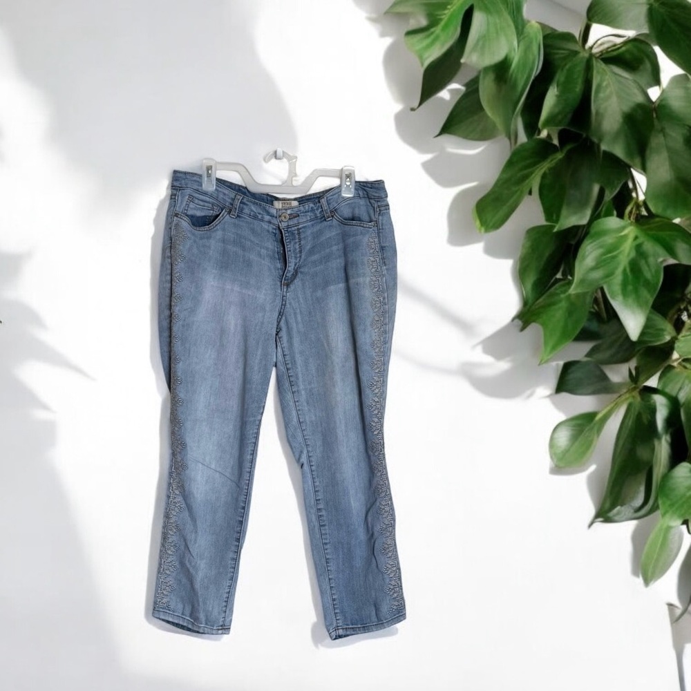Vintage America Side Cross-Stitched Capri Jeans